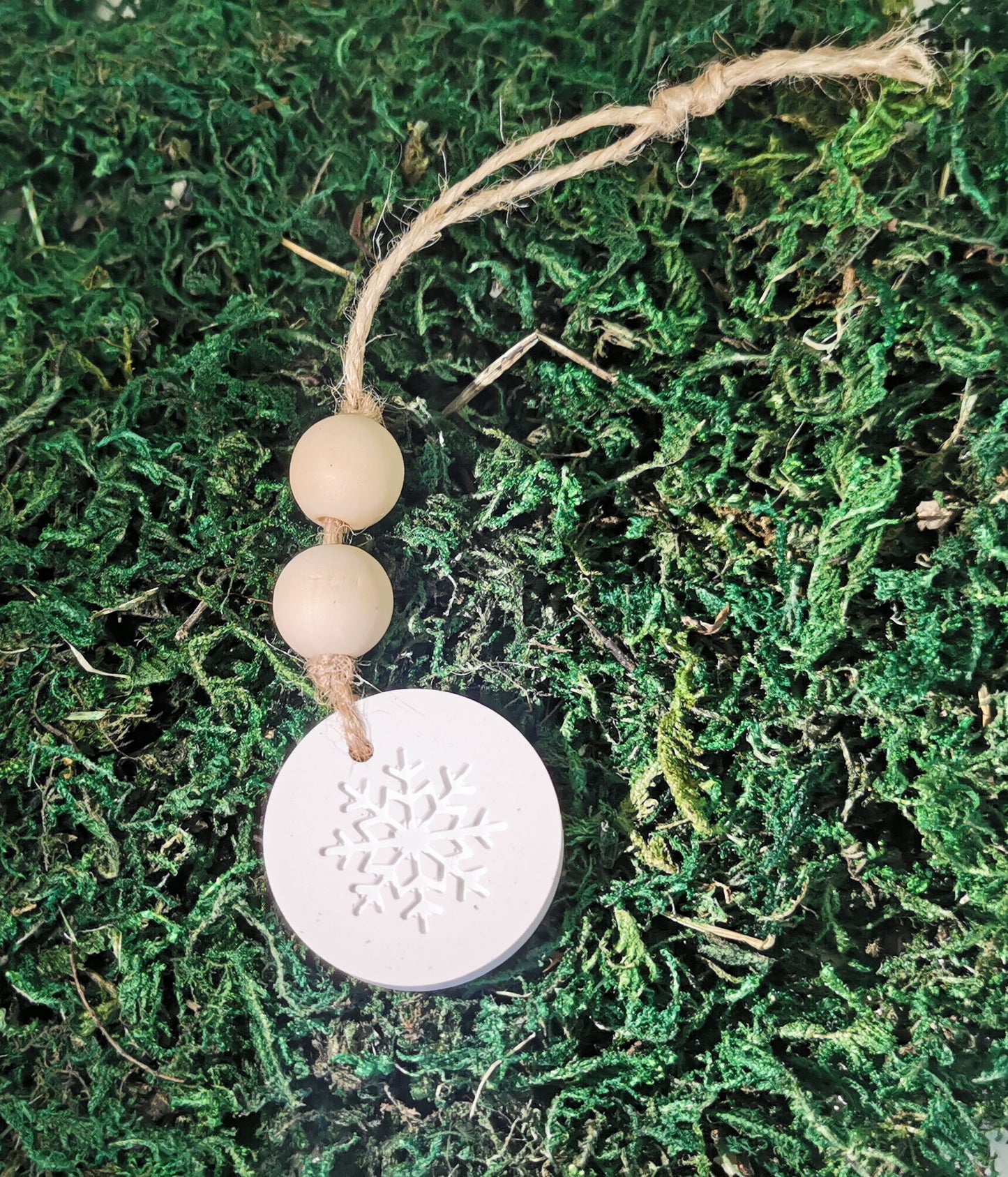 Anhäner "Schneeflocke" mit 2 Holzperlen